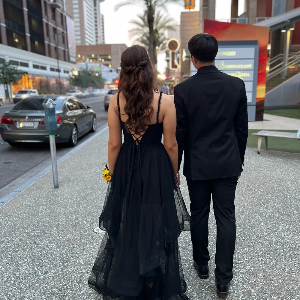 Hi! I’m selling one of my prom dresses! Only worn once very comfortable:)